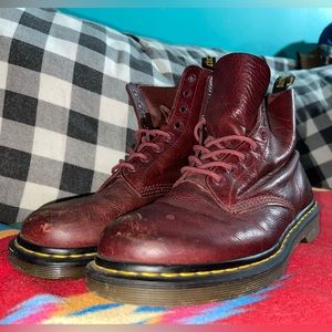 Doc Martens; Dr Martens men’s size 9 burgundy boot